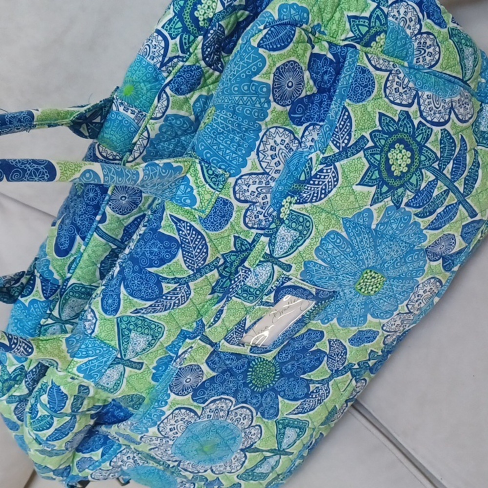 Vera Bradley Grand Traveler Tote / Duffel In Doodle Daisy Pattern